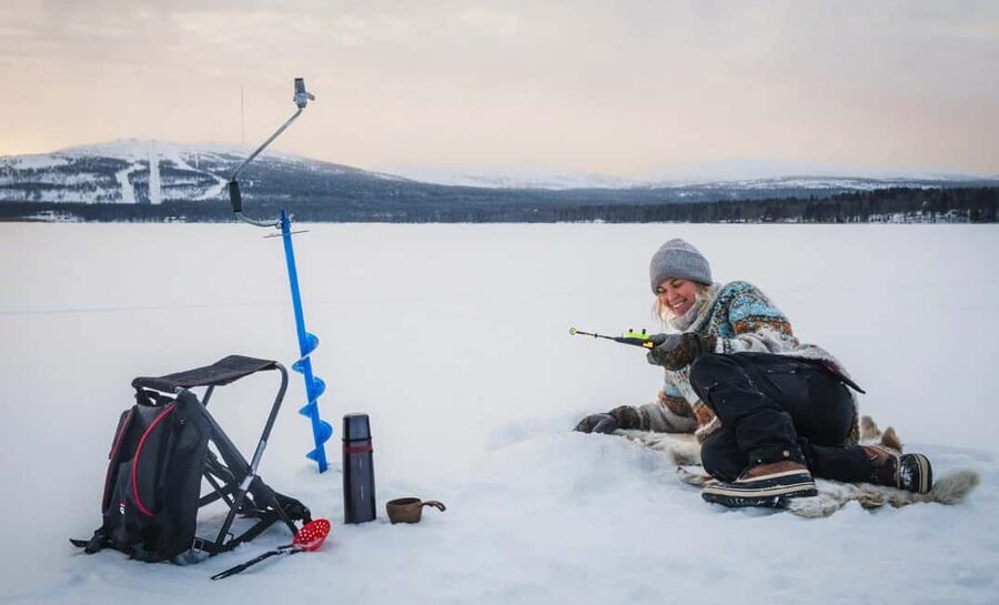 Pyhä: Ice Fishing Experience at Frozen Lake - What the frozen lake adds to the experience