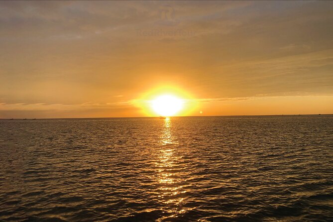 Red River Private Tour : Sunset and Night Squid Fishing - What the private format adds