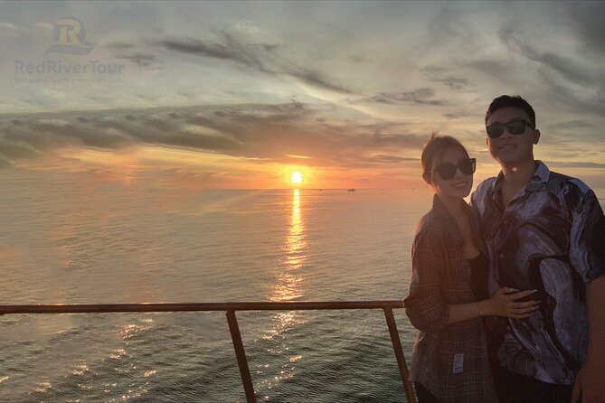 Red River Private Tour : Sunset and Night Squid Fishing - Guides who shape the evening