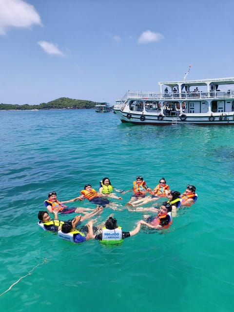 RedRiverTour-Discovery 3 Islets, Snorkeling &Fishing By Boat - Gam Ghi Islet for the first snorkeling session