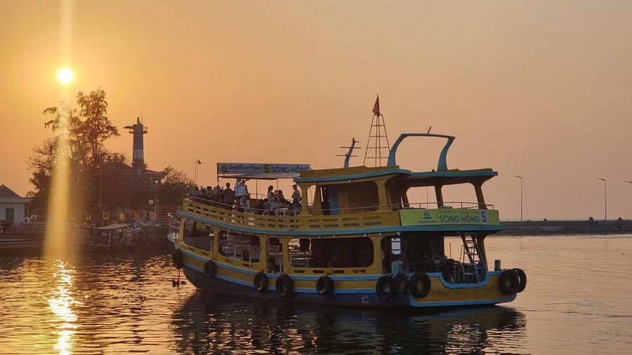 RedRiverTours - Enjoying Sunset & Night Squid Fishing - Key points at a glance