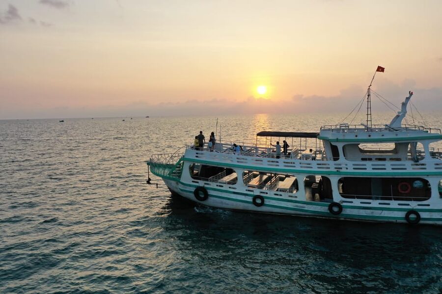 RedRiverTours - Enjoying Sunset & Night Squid Fishing - What the cable car and Aquatopia mention means