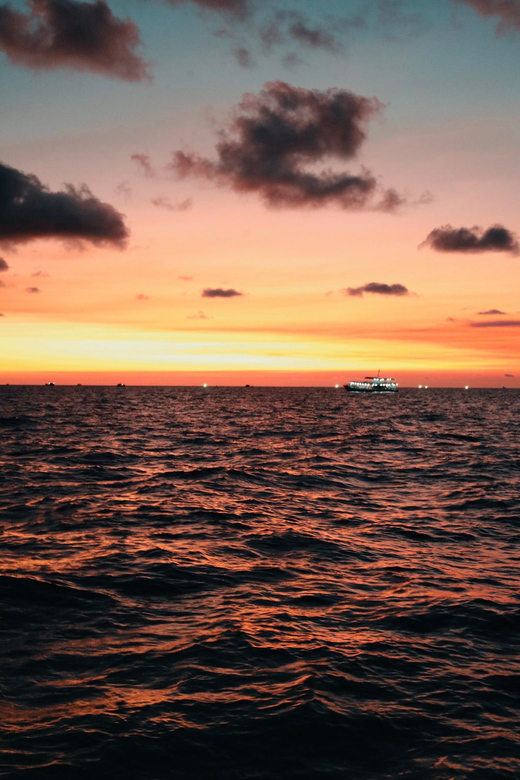 RedRiverTours - Enjoying Sunset & Night Squid Fishing - Night fishing after the sun goes down