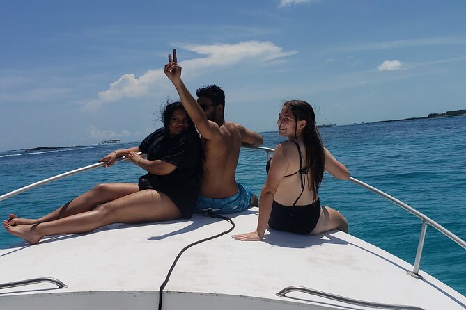 Rose Island: Private Snorkeling, Fishing, and Swimming with Pigs - Fishing around Rose Island and Paradise Island