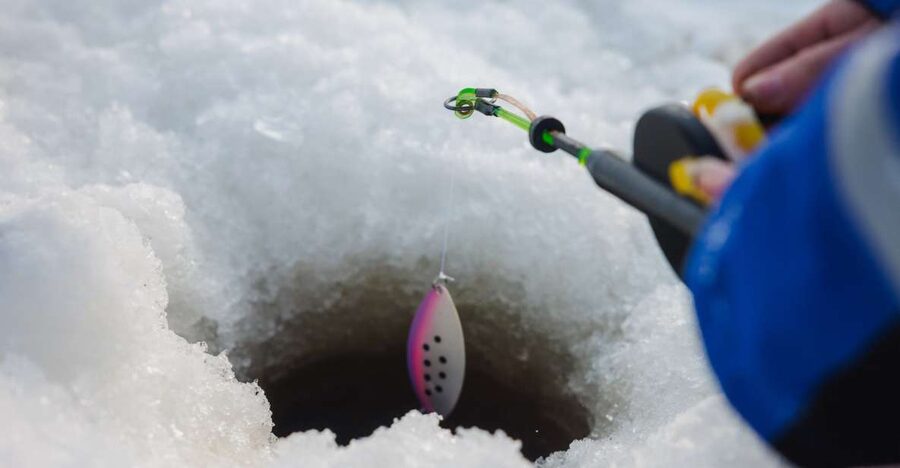 Rovaniemi: Arctic Circle Ice Fishing Experience - Four hours on a frozen Lapland lake