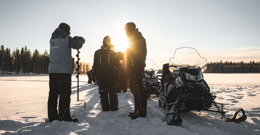 Rovaniemi: Electric Snowmobile Safari Tour with Ice Fishing - Riding an electric snowmobile from Rovaniemi