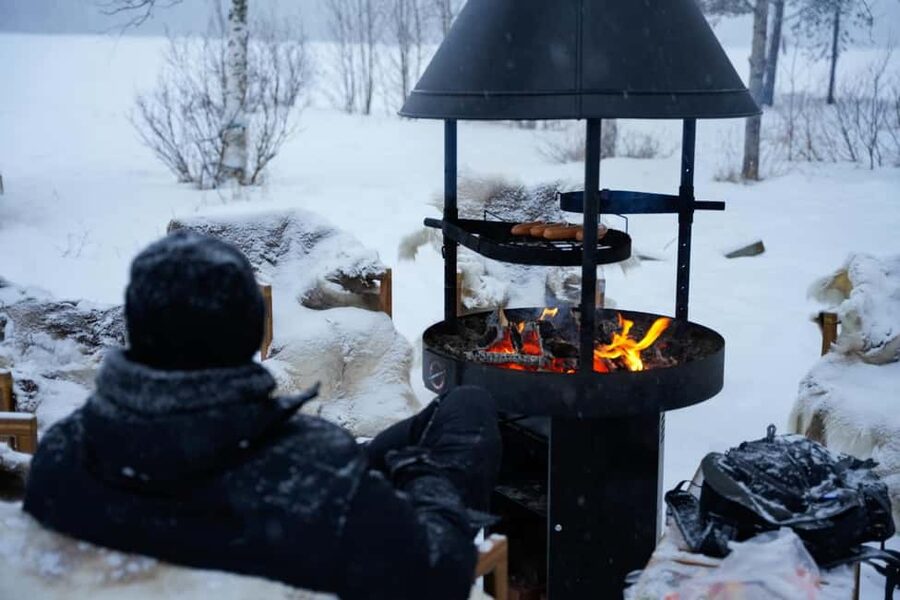 Rovaniemi: Ice Fishing from Private Lakefront Property & BBQ - Handling the cold and preparing properly