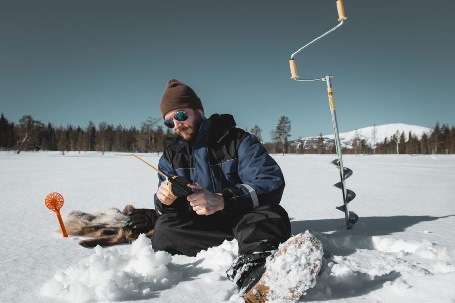 Saariselkä: Arctic Ice Fishing Experience - Warm clothing and comfort in Arctic weather