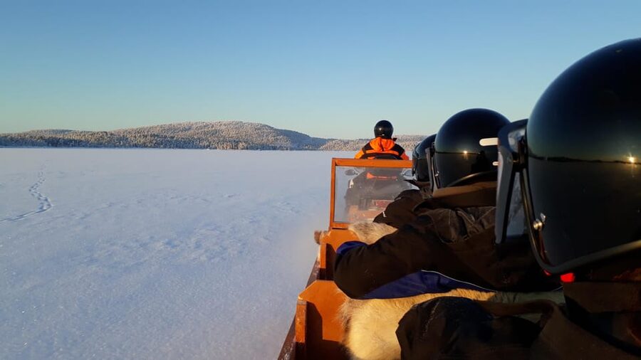 Saariselkä: Ice Fishing Tour to Lake Inari, reindeers& lunch - Key points to know before booking