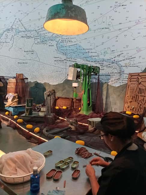 Santoña: Anchovy Art Gallery with Fishing Port and Market - Watching an anchovy become a fillet