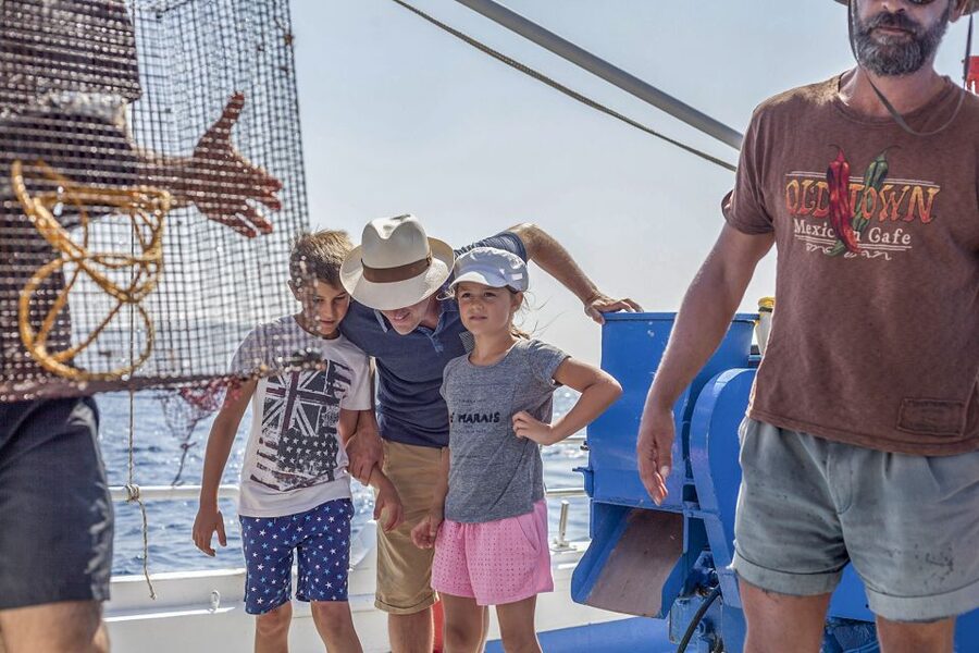Santorini: Traditional Fishing Trip and Fresh Fish Lunch - Why the eight-person limit helps