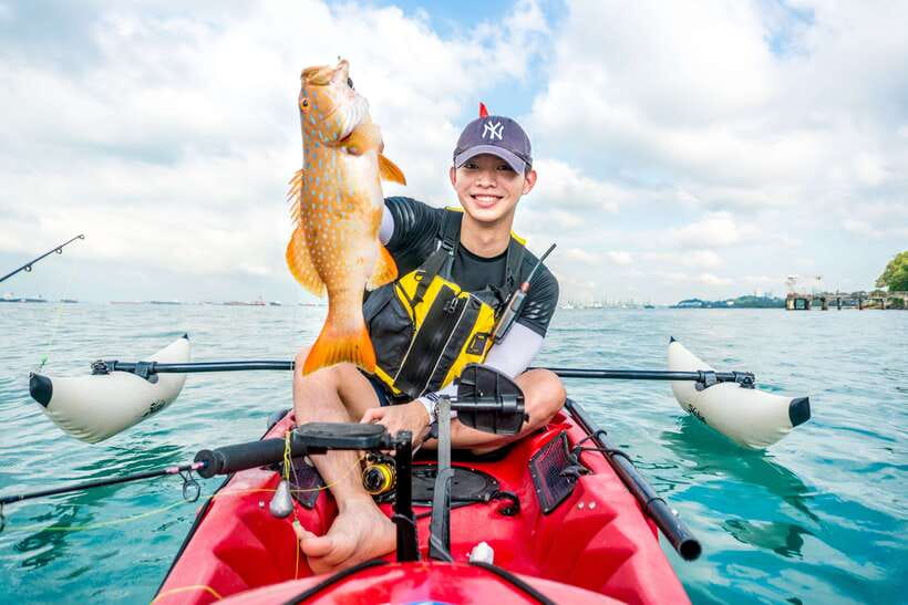 Singapore: 4-hour Kayak Fishing Experience - Getting started with rods, bait, and basic technique