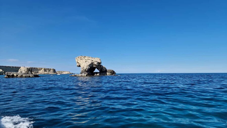 Siracusa: Ortigia +sea caves +fishing experience - Seeing Ortigia from the water