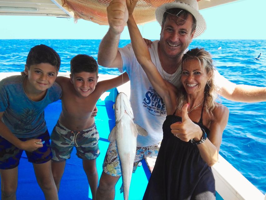 Sorrento: Sea-Fishing Tour with Lunch Onboard - Meeting the fisherman and learning to fish