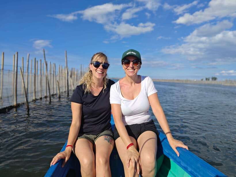 Tam Giang Lagoon & Boat Day Trip with Fishing Experience - Boarding the sampan at Dam Chuon