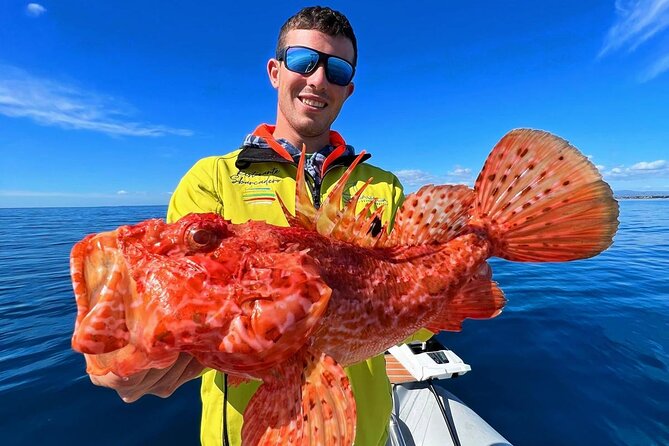 Tour with medium seabed or rod fishing. - A fishing trip with Syracuse as the backdrop